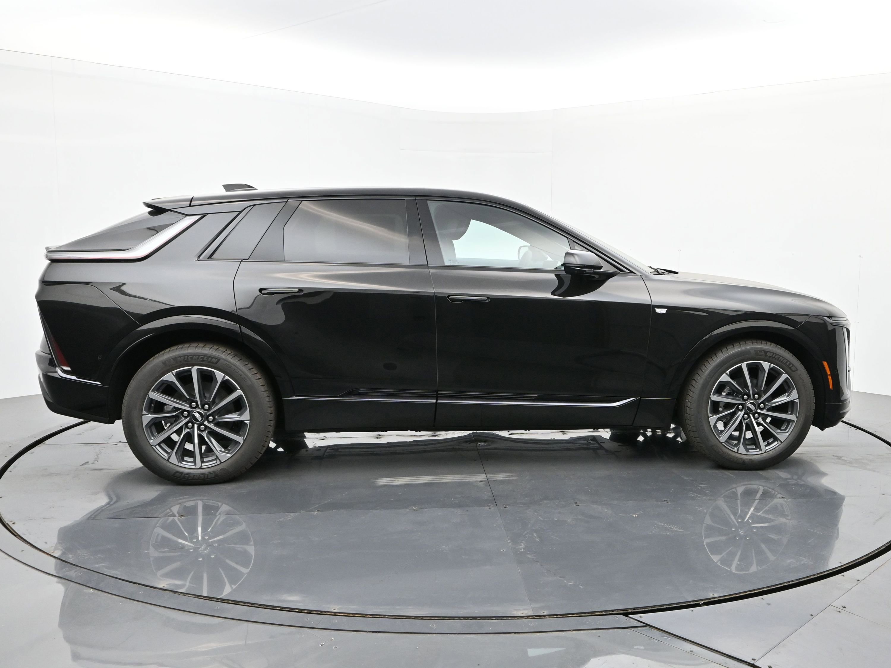 New 2025 Cadillac Lyriq Sport w/ LPO, Floor Liner Package image 6