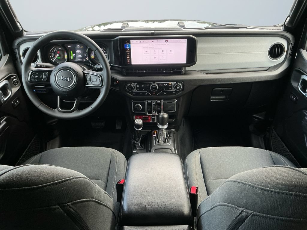 Used 2024 Jeep Wrangler Unlimited AWD/4WD image 11