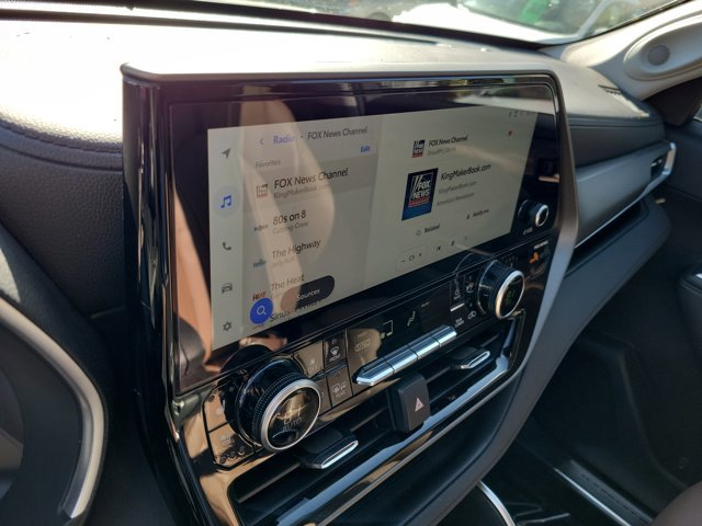 Used 2025 Toyota Highlander Limited image 28