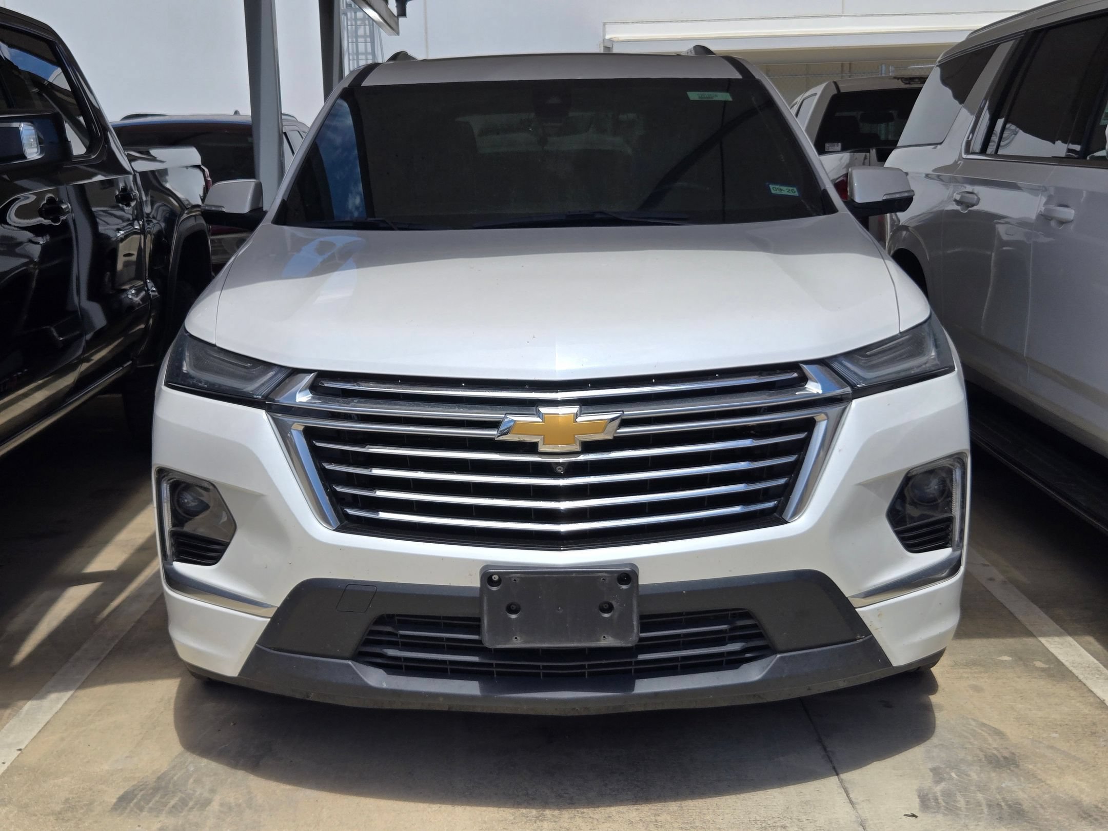 Used 2022 Chevrolet Traverse Premier FWD image 2