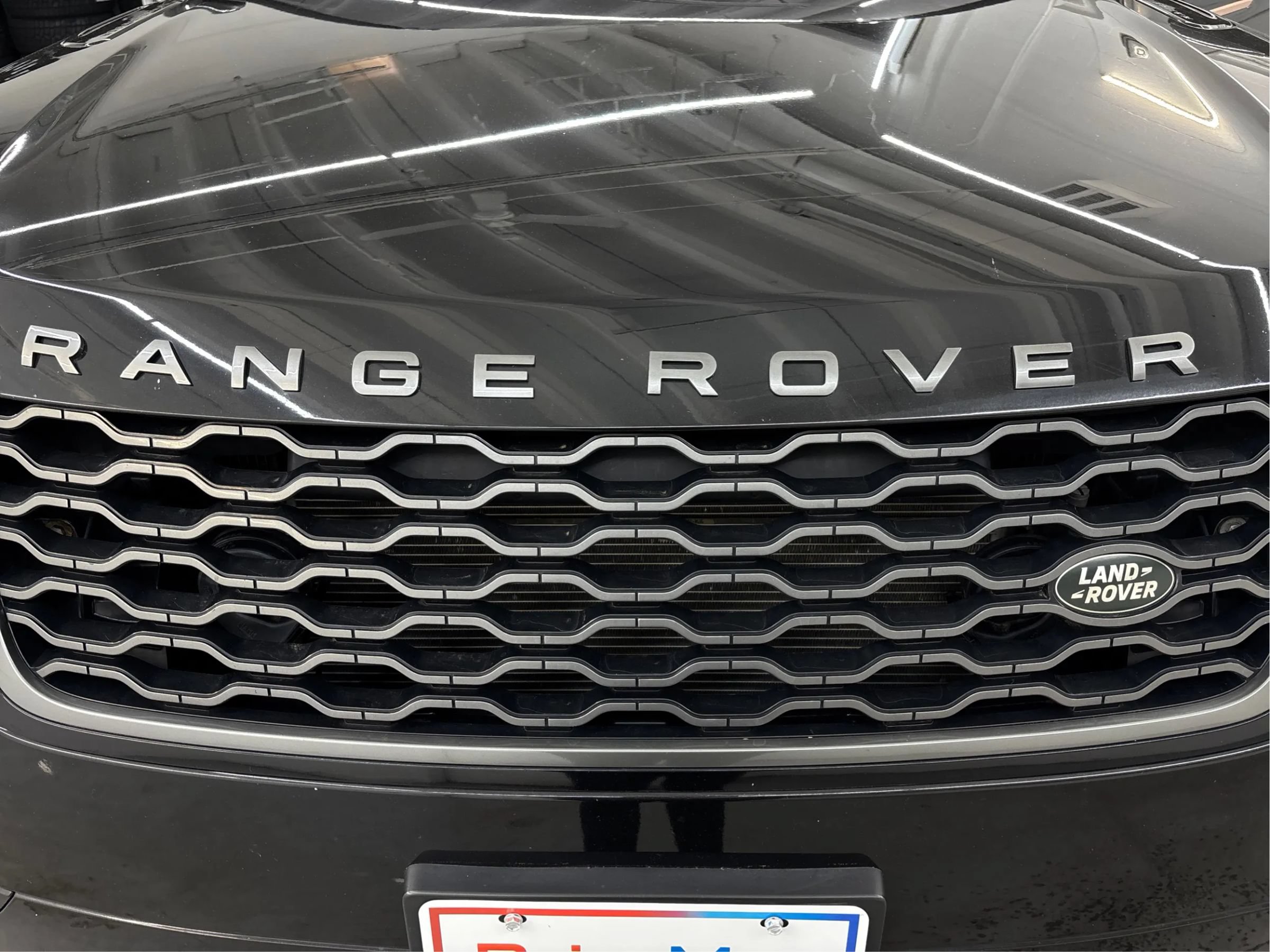 Used 2018 Land Rover Range Rover Velar R-Dynamic SE AWD/4WD image 34
