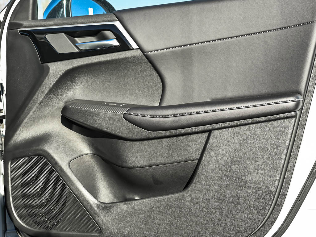 New 2025 Mitsubishi Outlander SE image 10