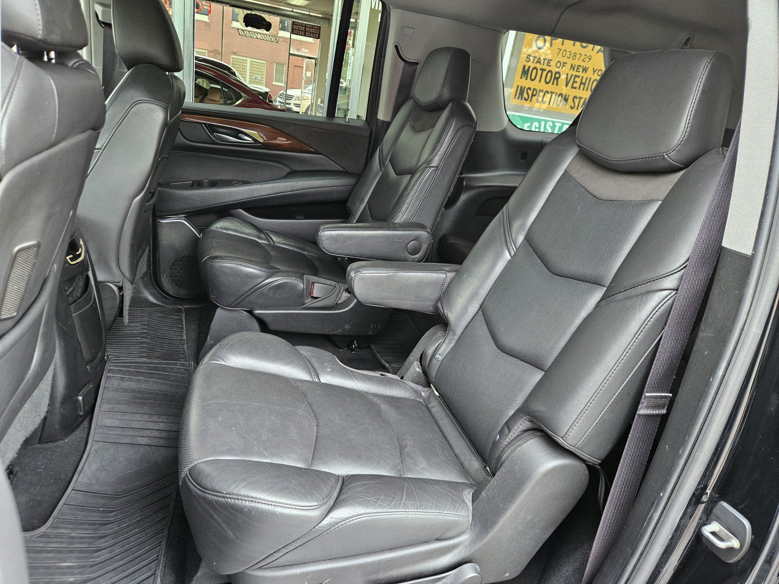 Used 2017 Cadillac Escalade ESV 4WD image 4