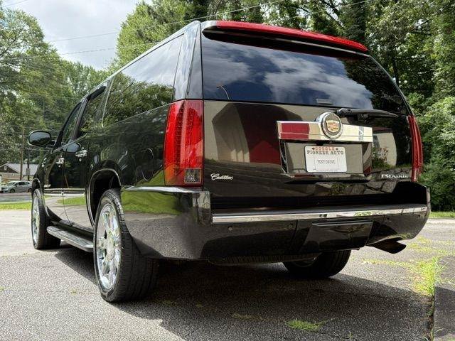 Used 2013 Cadillac Escalade ESV Luxury AWD/4WD image 25