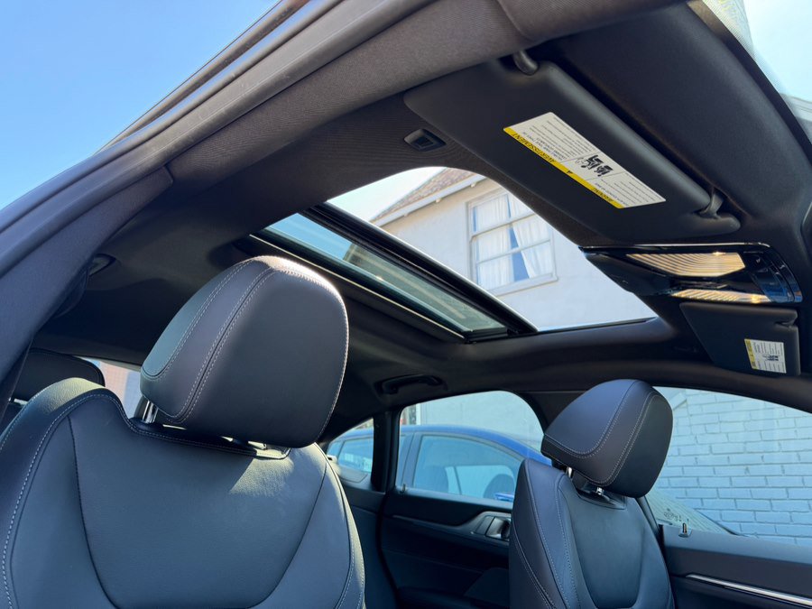 Used 2023 BMW i4 eDrive40 w/ M Sport Package image 34