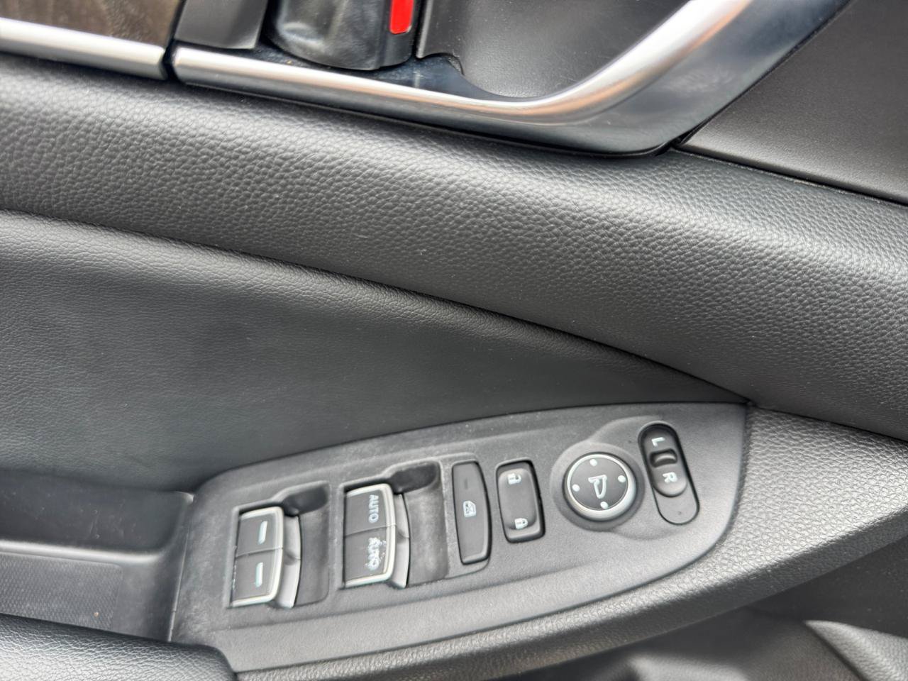 Used 2018 Honda Accord EX image 18