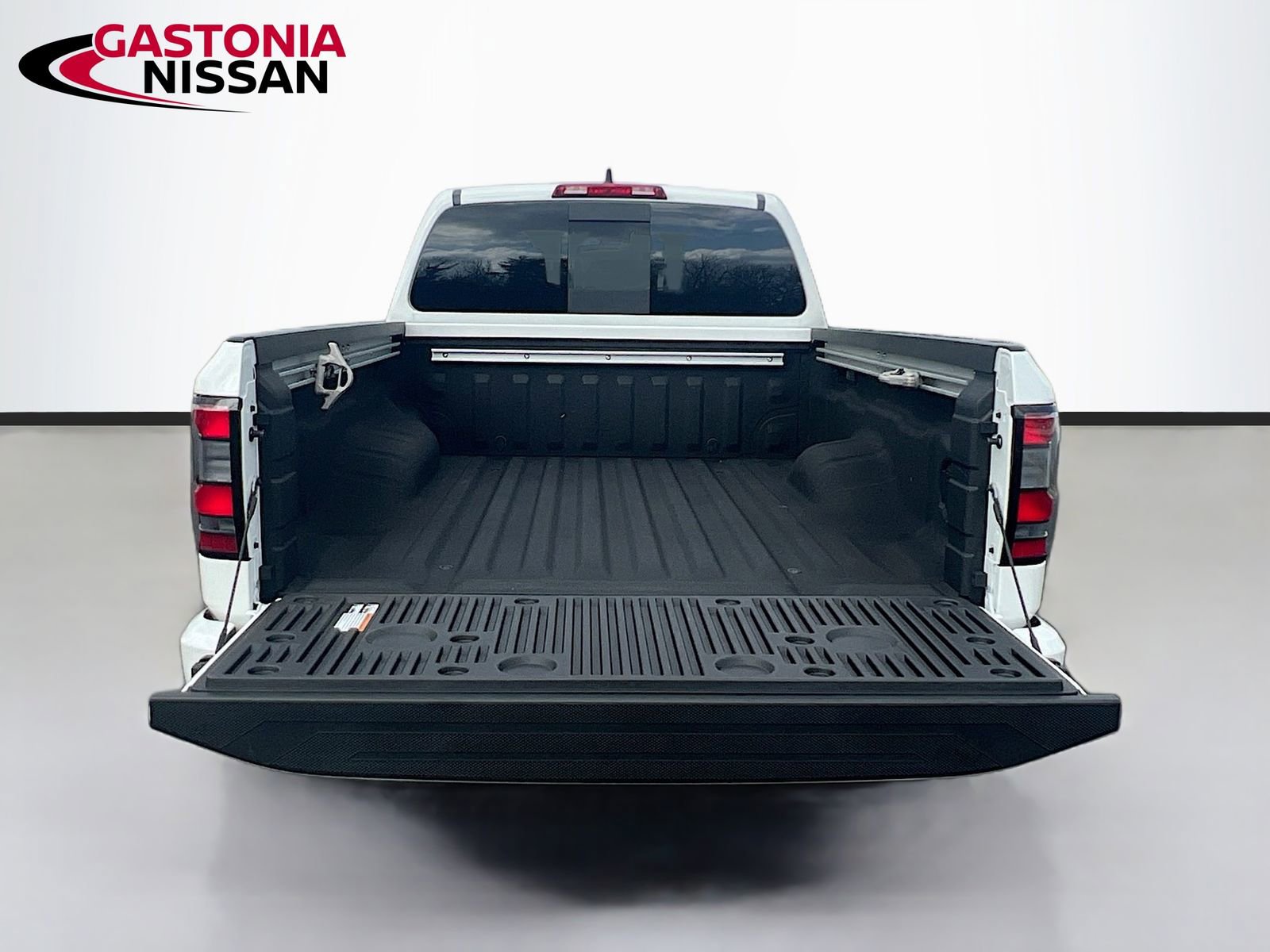 Used 2024 Nissan Frontier SV w/ Technology Package image 34