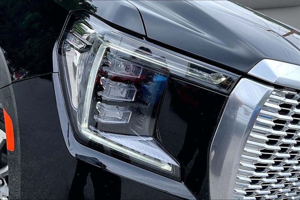 Used 2022 GMC Yukon Denali w/ Denali Premium Package AWD/4WD image 33