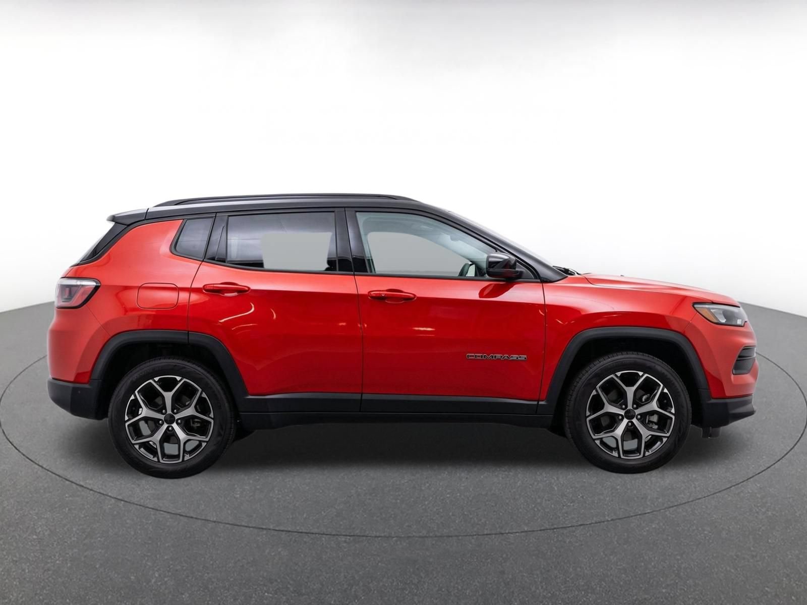 Used 2025 Jeep Compass Limited AWD/4WD image 9