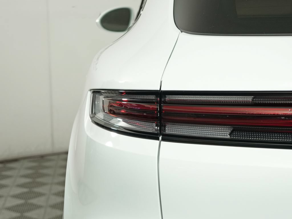 Certified 2026 Porsche Cayenne AWD/4WD image 12