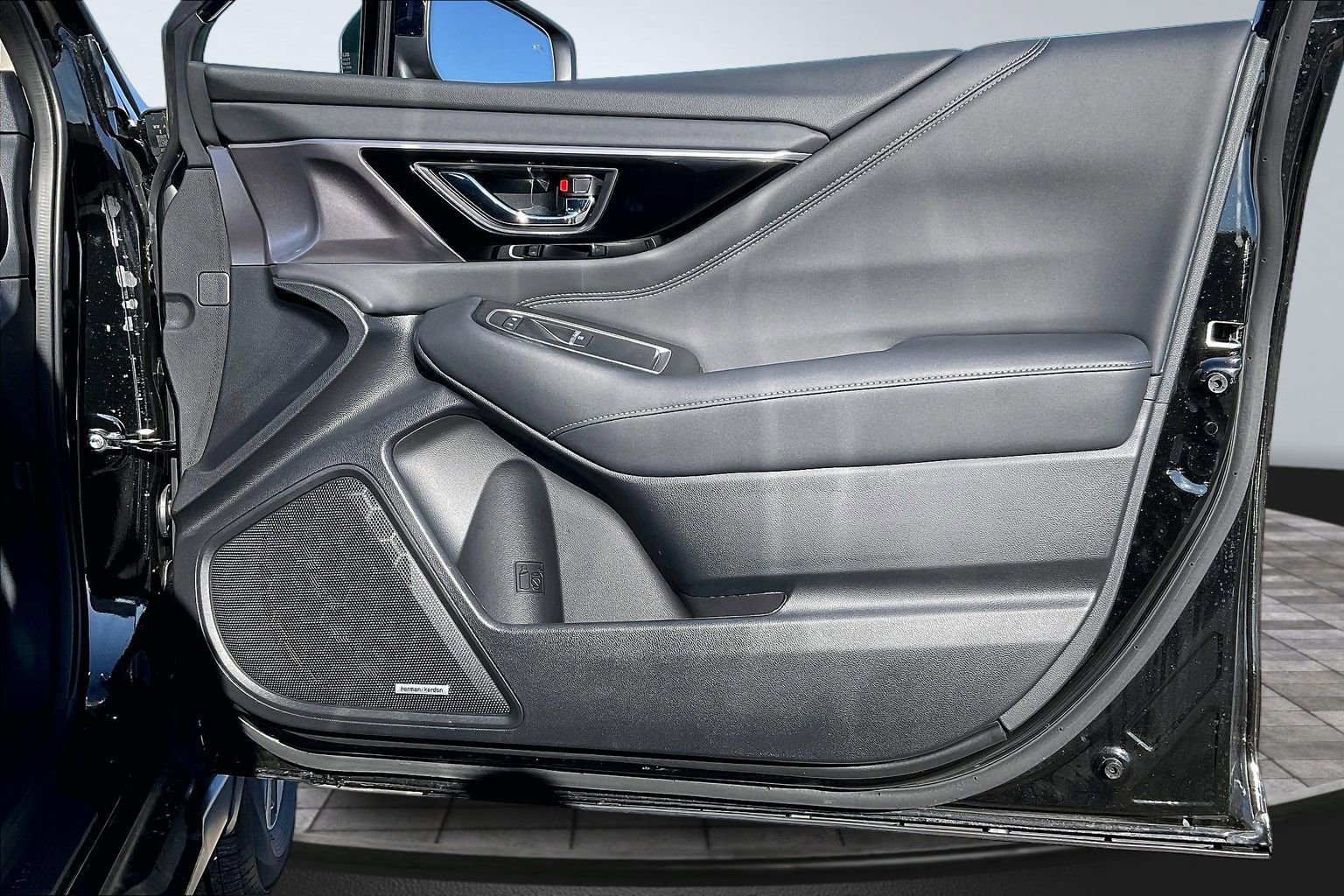 Certified 2025 Subaru Outback Touring w/ Popular Package #2 image 18