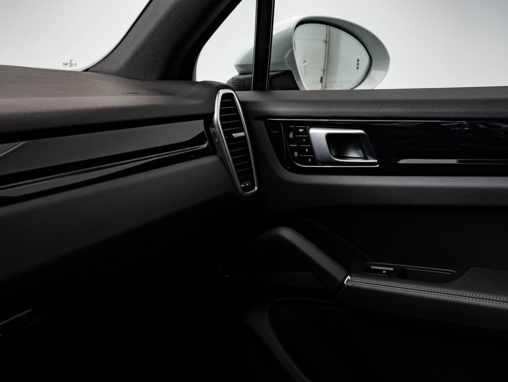 Certified 2020 Porsche Cayenne AWD/4WD image 40