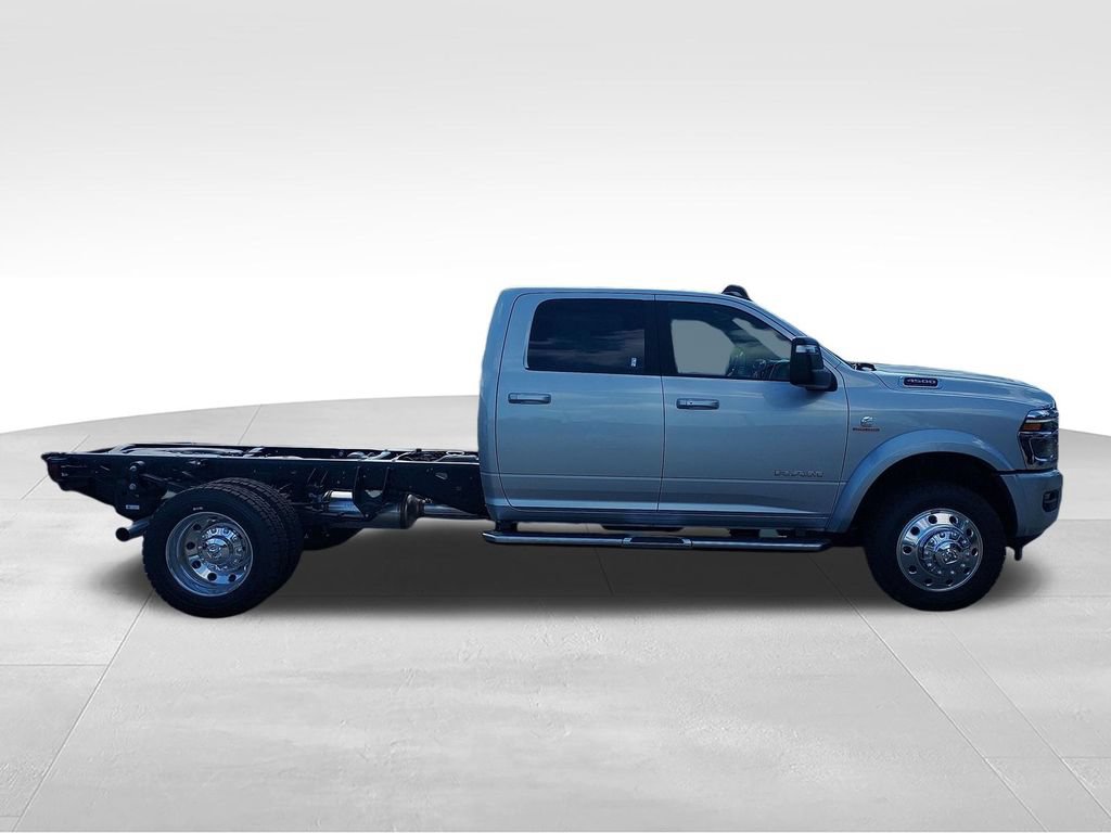 New 2026 RAM 4500 4x4 Crew Cab DRW w/ Laramie Trim Package image 6