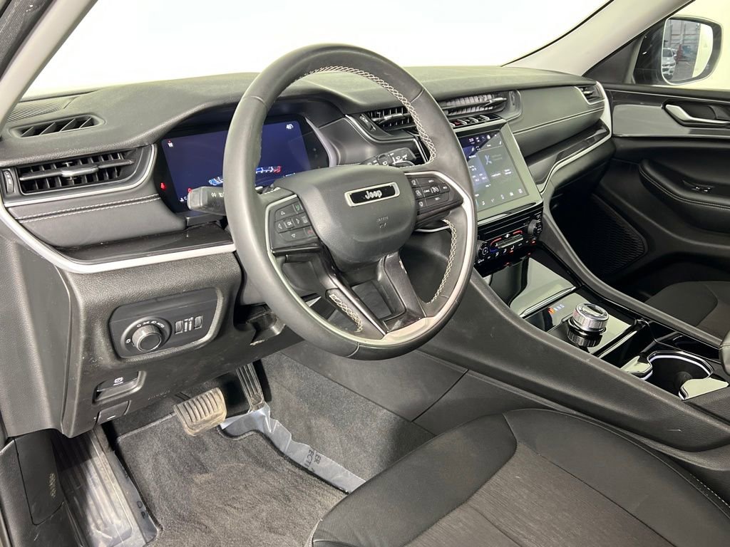 Used 2023 Jeep Grand Cherokee Laredo image 27