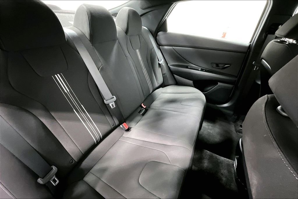 Certified 2025 Hyundai Elantra SEL image 35