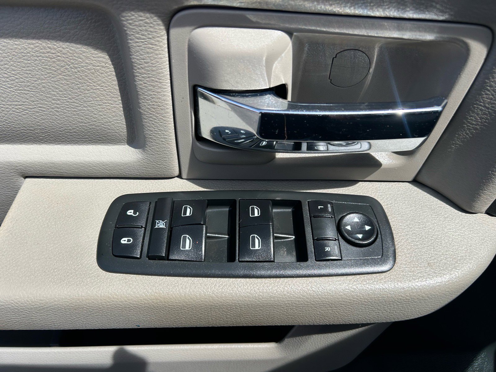 Used 2010 Dodge Ram 2500 Truck SLT w/ Luxury Group AWD/4WD image 16