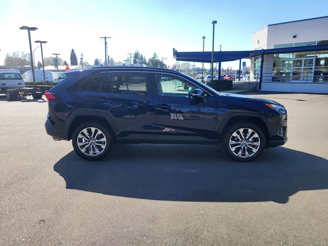 Used 2022 Toyota RAV4 XLE Premium AWD/4WD image 8