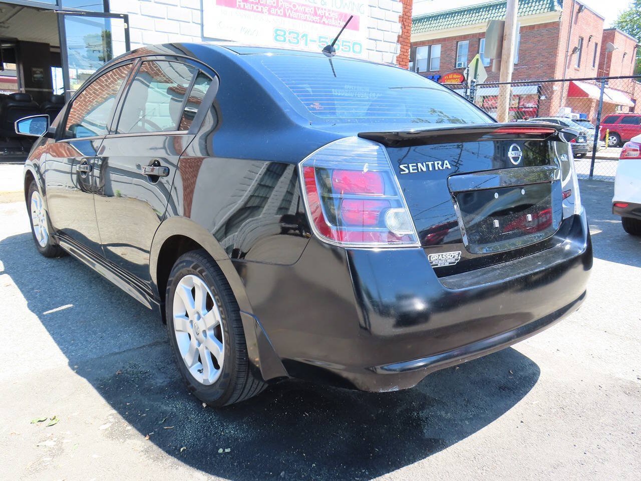 Used 2011 Nissan Sentra 2.0 SR w/ Convenience Pkg FWD image 4