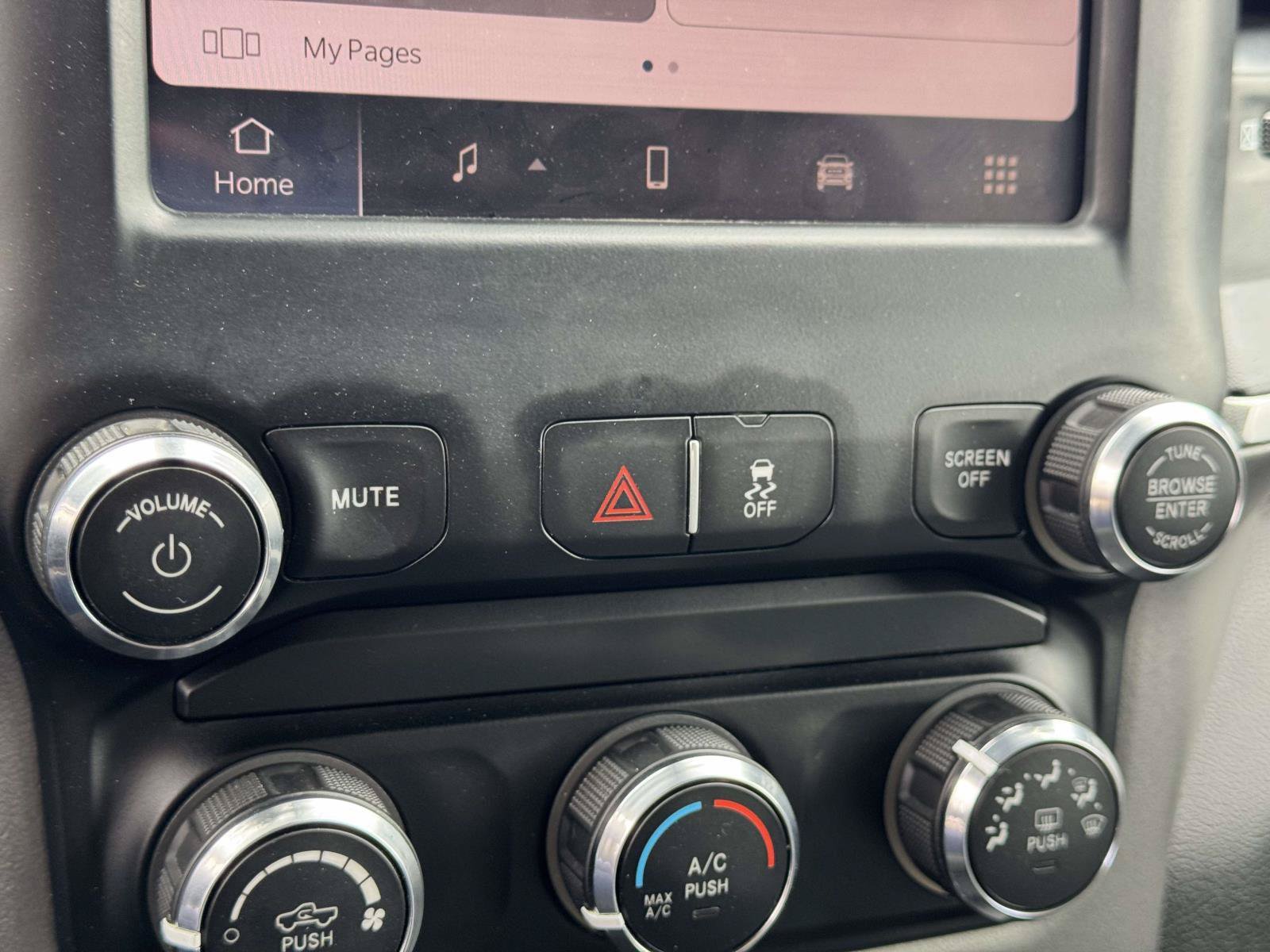 Used 2024 RAM 2500 Big Horn AWD/4WD image 28