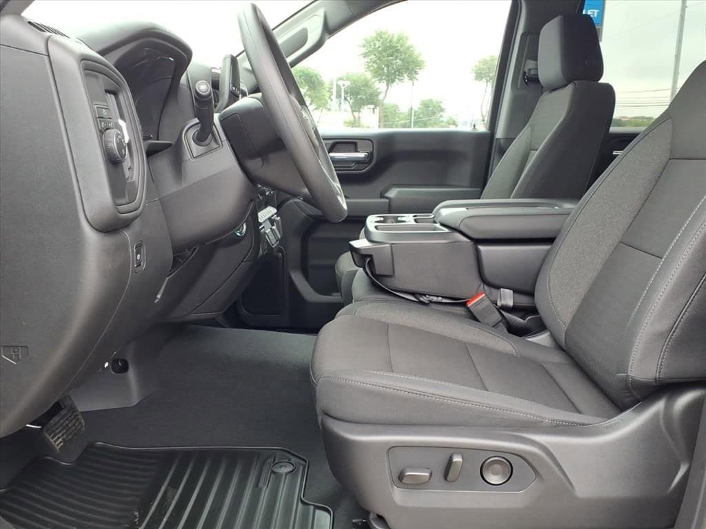 New 2026 Chevrolet Silverado 1500 Custom RWD image 17