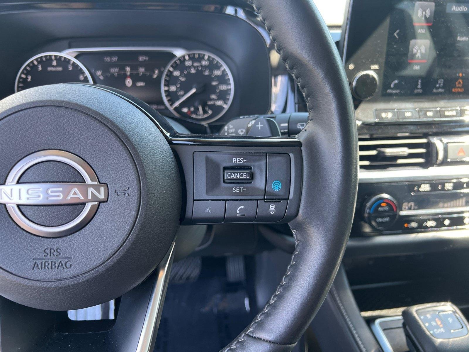 Used 2023 Nissan Pathfinder SL AWD/4WD image 15