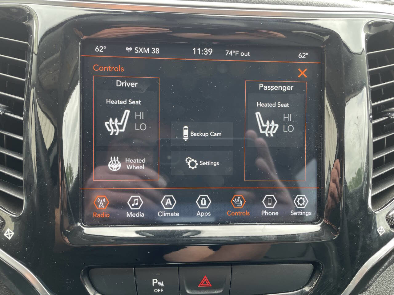 Used 2020 Jeep Cherokee Limited image 18