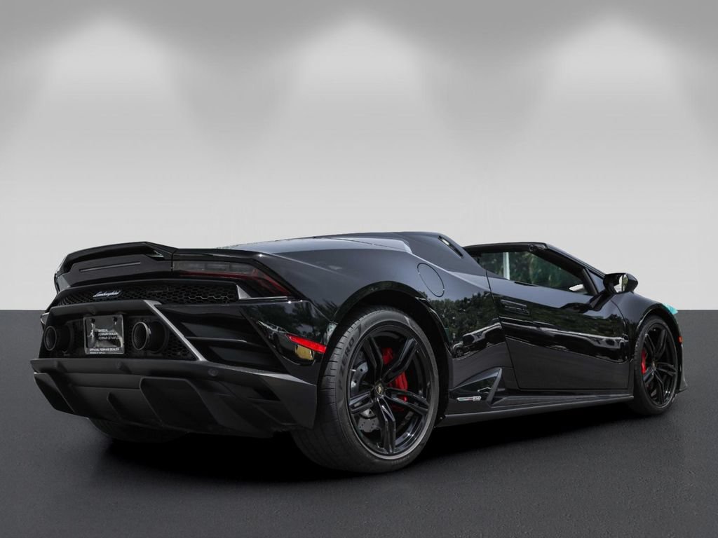 Used 2020 Lamborghini Huracan EVO RWD image 3