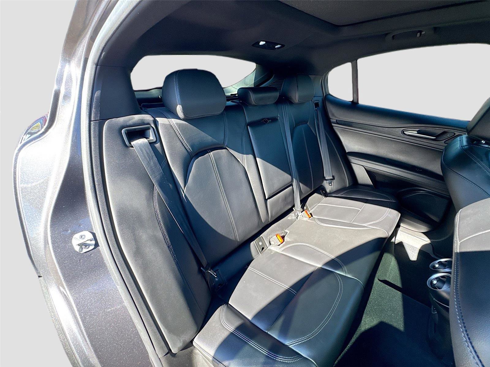 Used 2024 Alfa Romeo Stelvio Sprint image 26