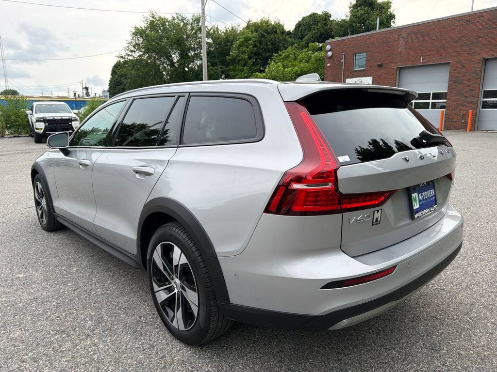 Used 2025 Volvo V60 B5 Cross Country Plus AWD/4WD image 4