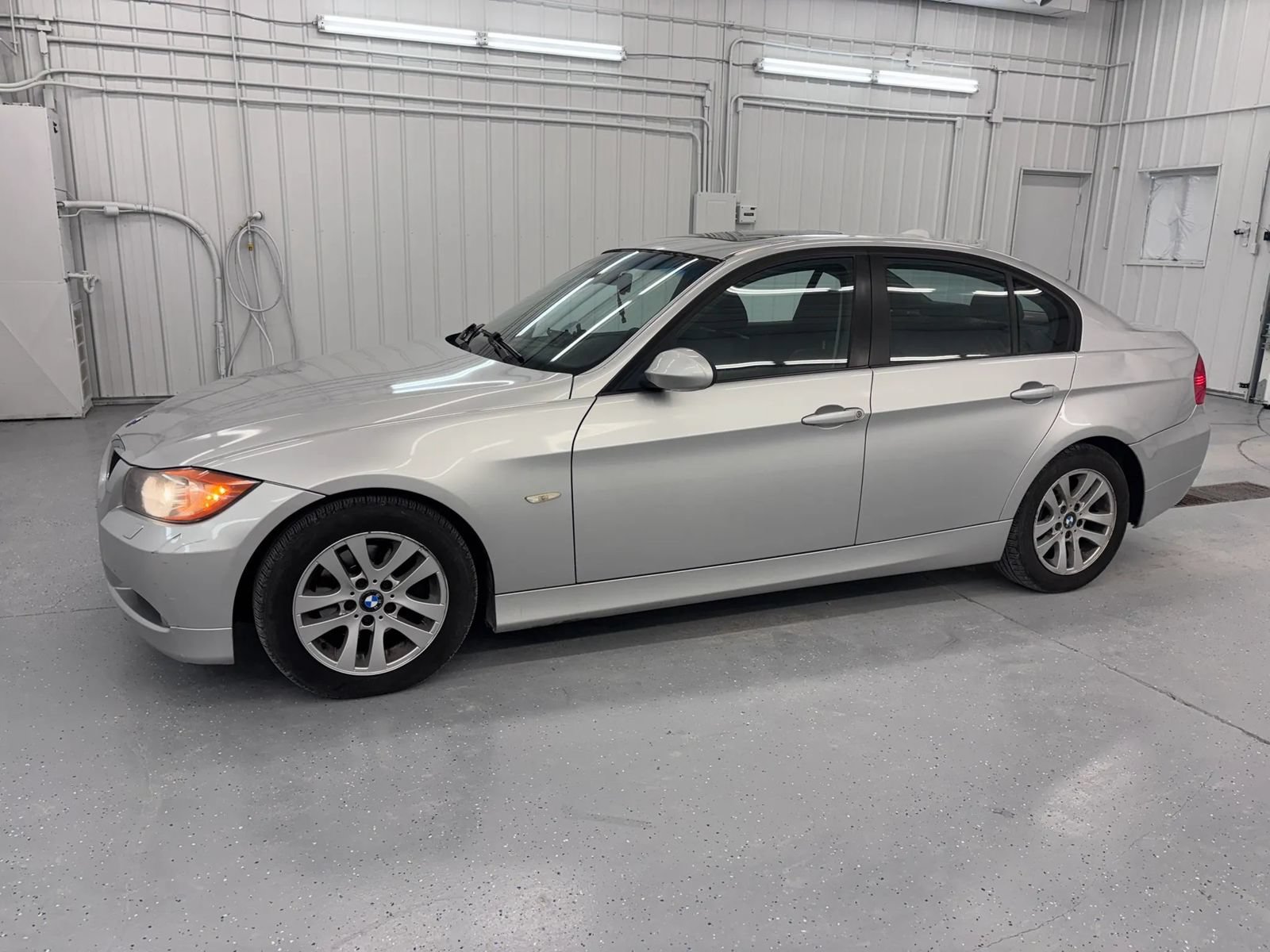 Used 2006 BMW 325xi Sedan AWD/4WD image 1