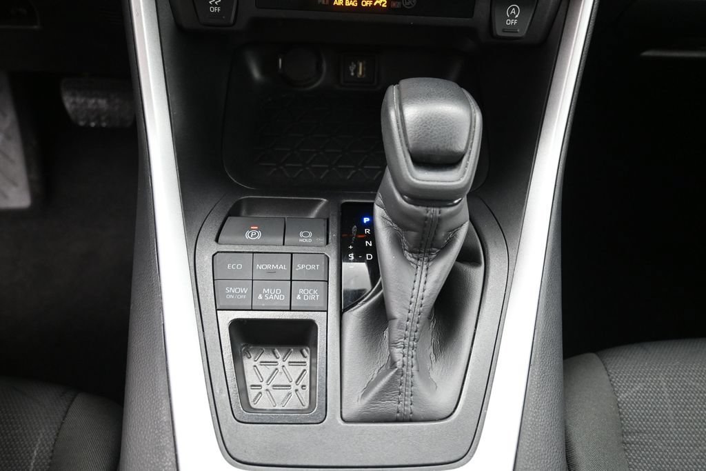 Certified 2025 Toyota RAV4 XLE AWD/4WD image 25