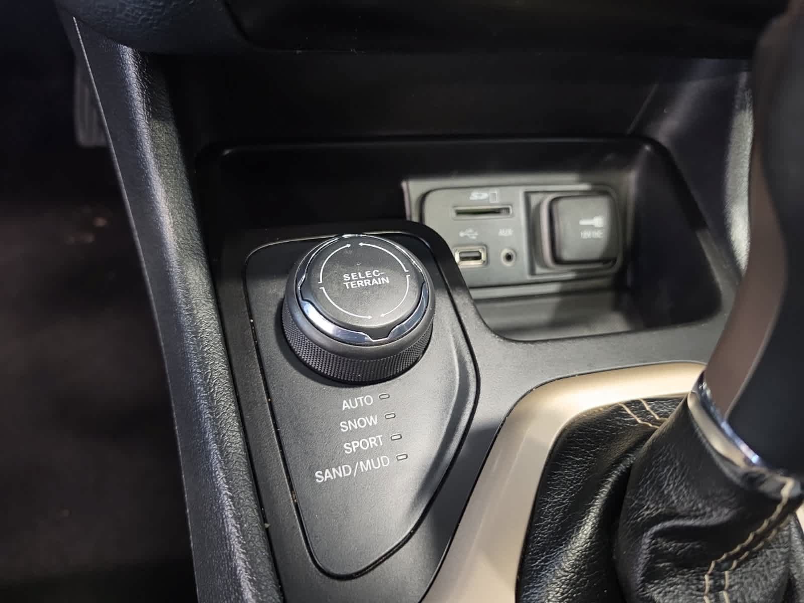 Used 2016 Jeep Cherokee High Altitude AWD/4WD image 23