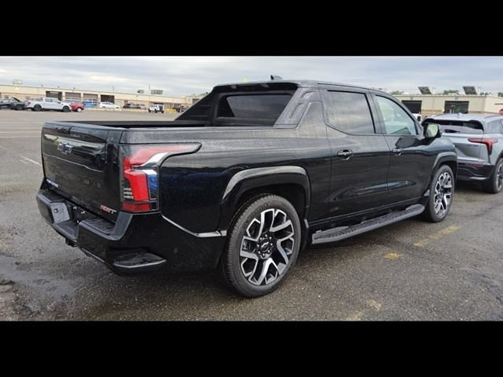 Certified 2025 Chevrolet Silverado EV RST AWD/4WD image 4