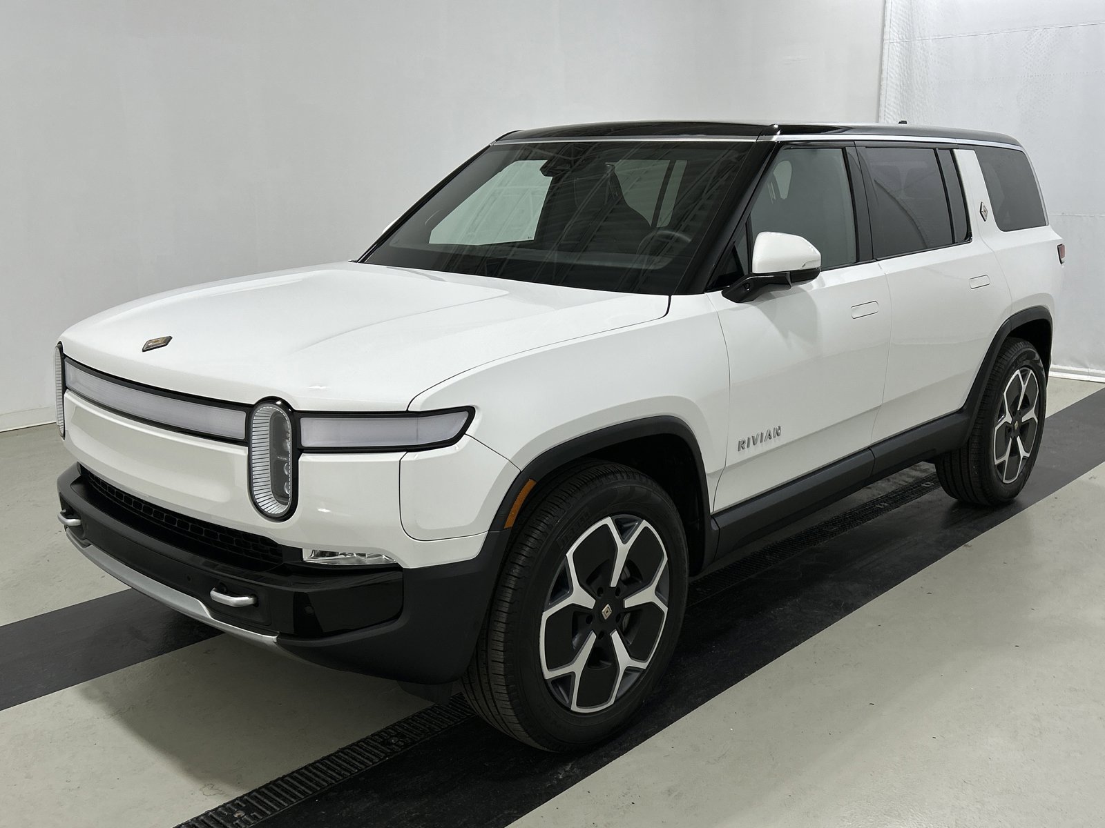Used 2024 Rivian R1S Adventure