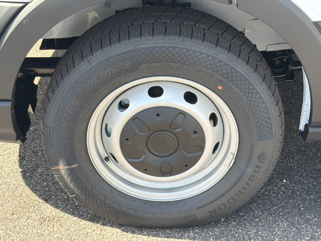 New 2027 Ford Transit 250 148 Medium Roof w/ Load Area Protection Package RWD image 12