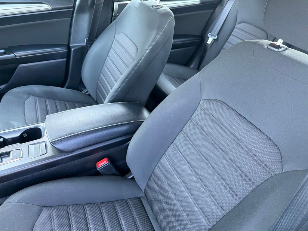 Used 2019 Ford Fusion SE FWD image 9