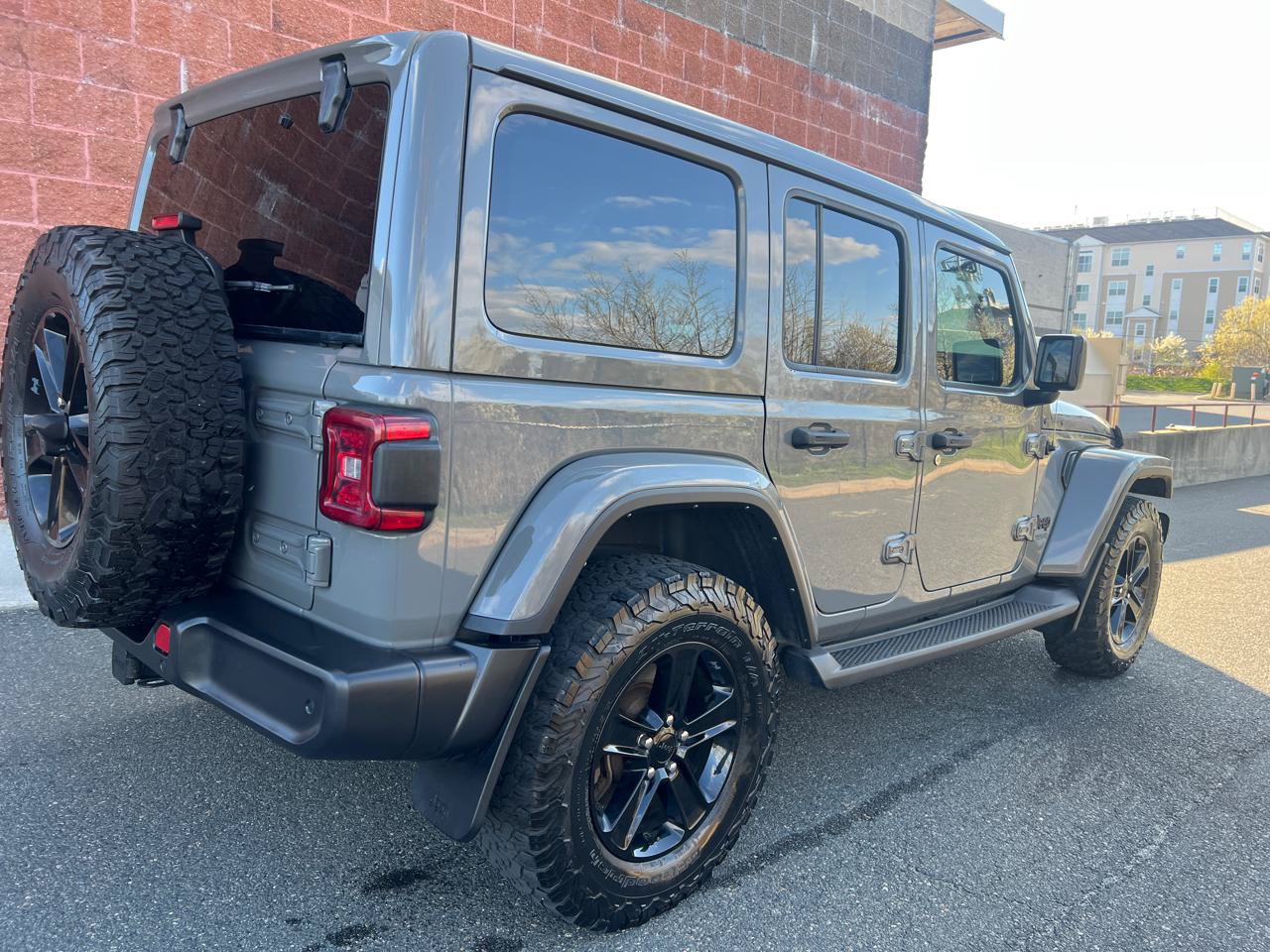 Used 2022 Jeep Wrangler Unlimited Sahara AWD/4WD image 5