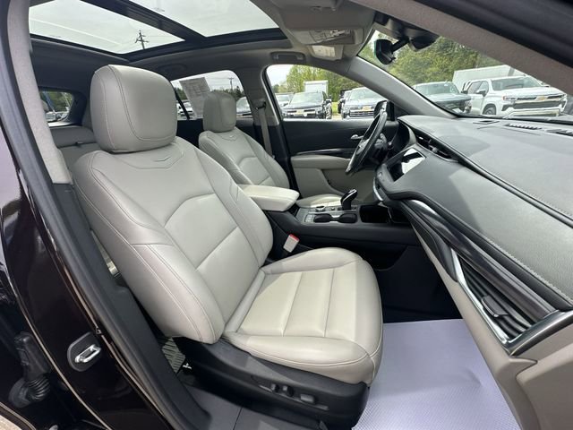 Used 2021 Cadillac XT4 Luxury w/ Cold Weather Package AWD/4WD image 32