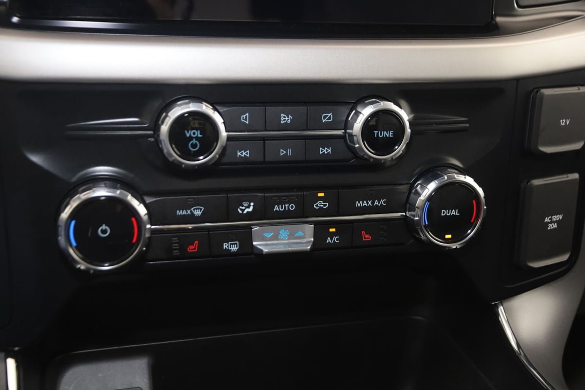Used 2023 Ford F150 Lightning XLT AWD/4WD image 27