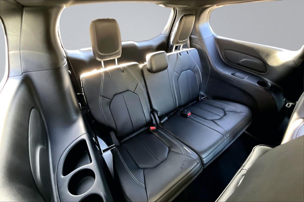 New 2027 Chrysler Pacifica Select FWD image 21