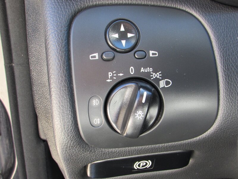 Used 2006 Mercedes-Benz C 230 Sedan image 18