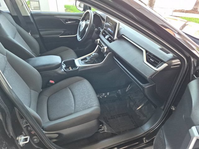 Used 2025 Toyota RAV4 XLE FWD image 5
