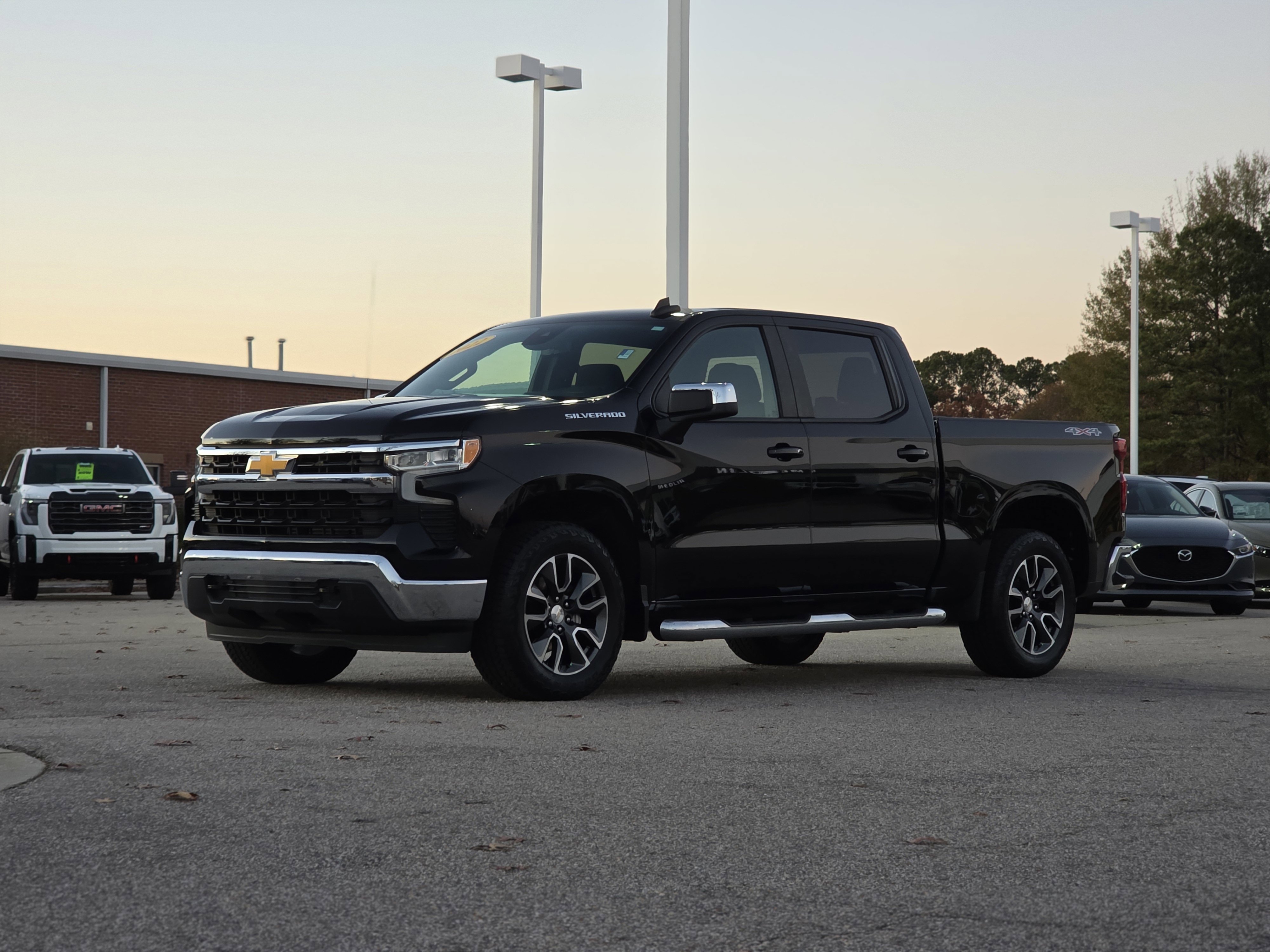 Used 2022 Chevrolet Silverado 1500 LT image 4