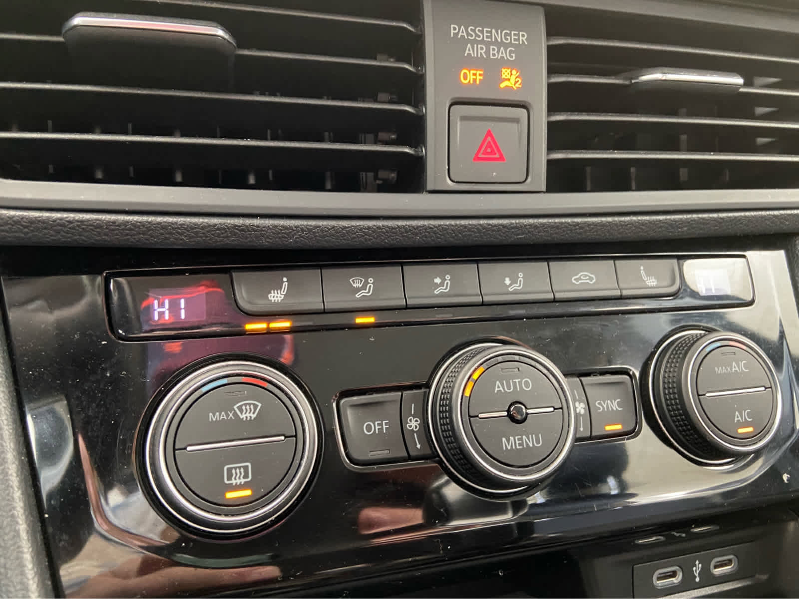 Used 2024 Volkswagen Jetta SE image 28