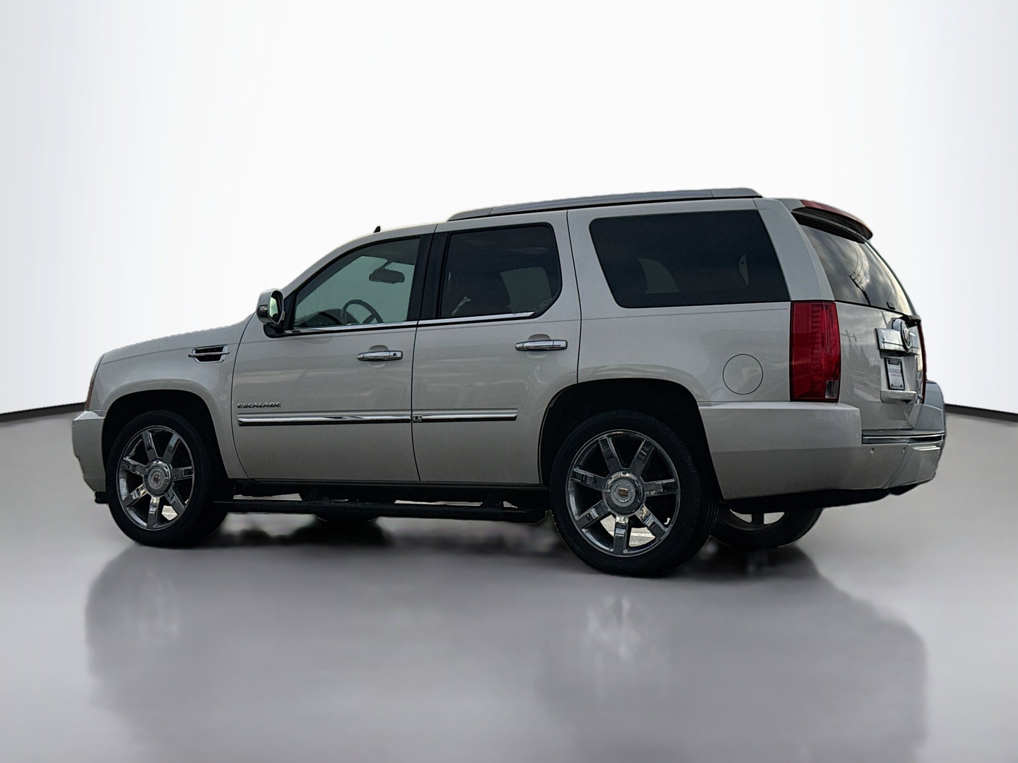 Used 2013 Cadillac Escalade Luxury image 15