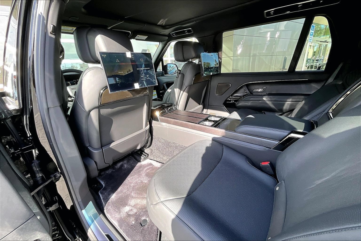 New 2026 Land Rover Range Rover Long Wheel Base SV AWD/4WD image 11