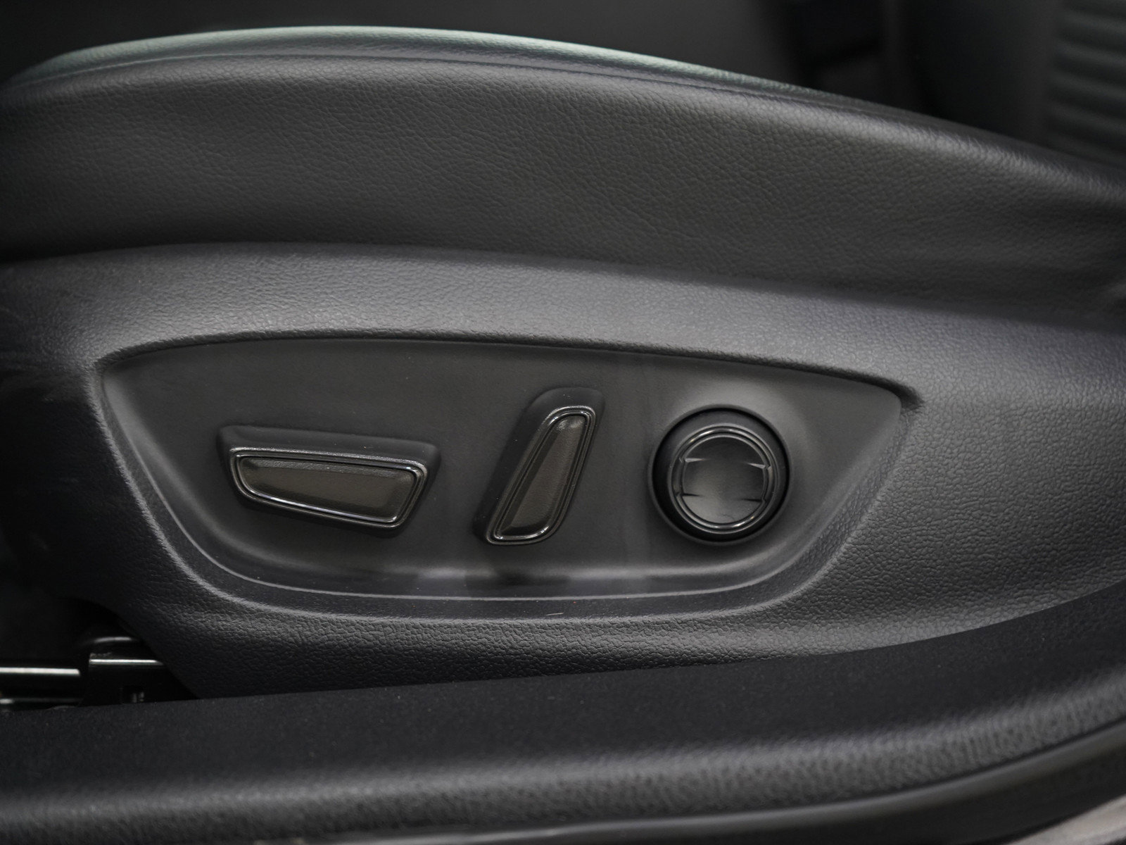 Used 2019 Toyota Camry SE FWD image 24