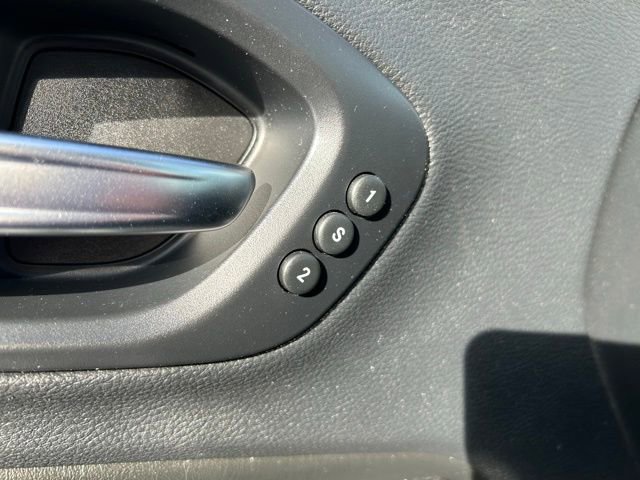 Used 2019 Jeep Cherokee Limited image 35