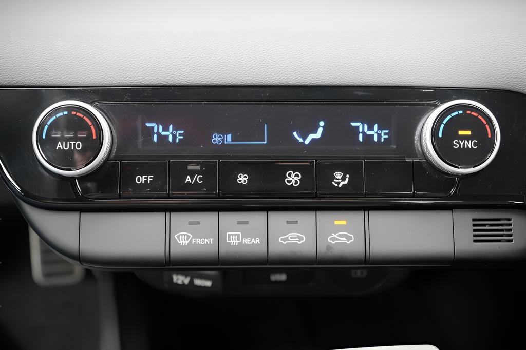 Certified 2025 Hyundai Elantra Sport FWD image 32