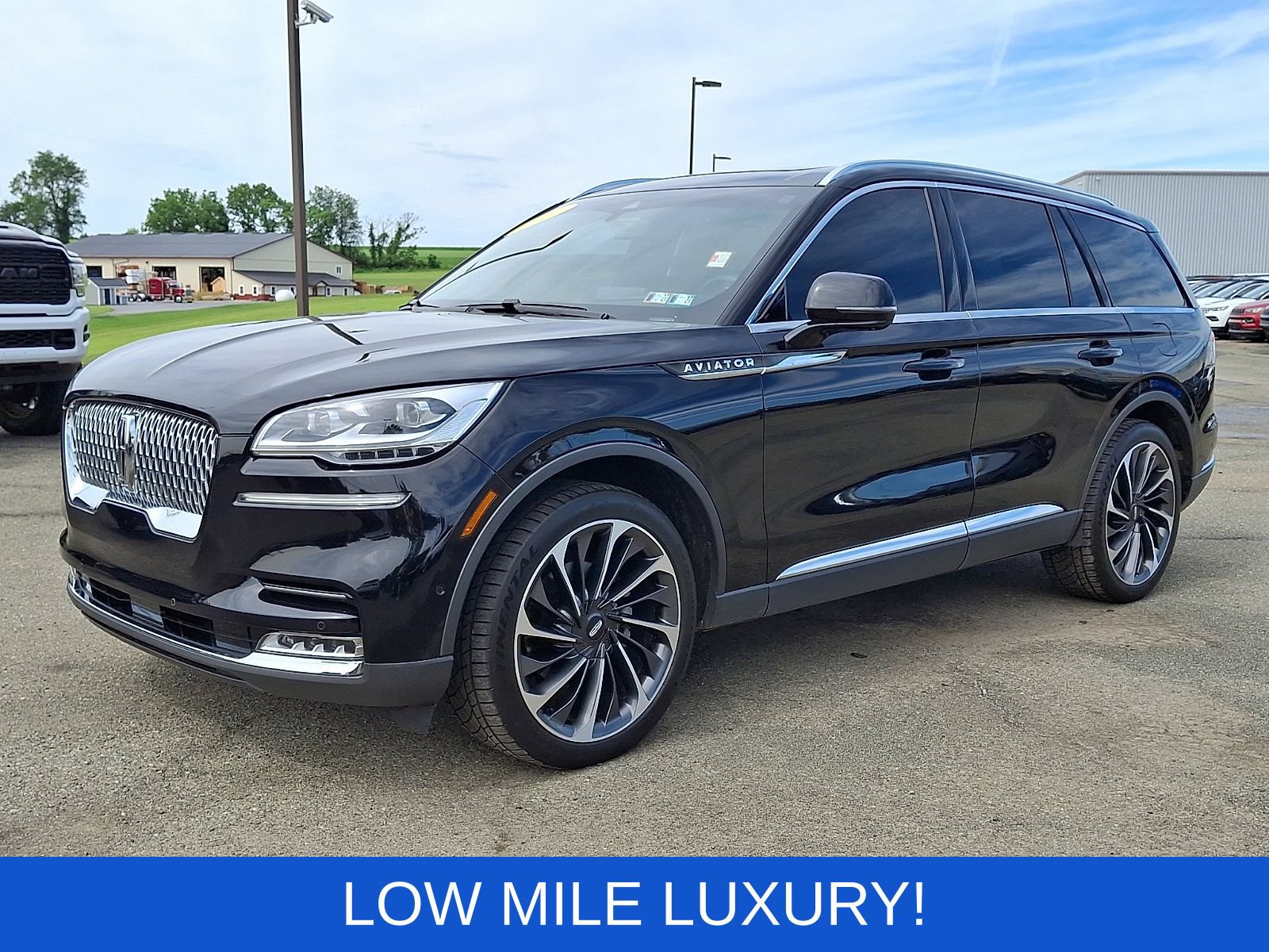 Used 2021 Lincoln Aviator Reserve w/ Equipment Group 202A AWD/4WD image 3